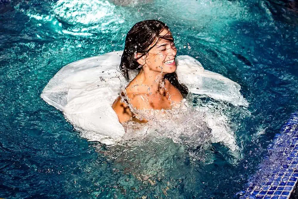 Bride in Costa Rica pool