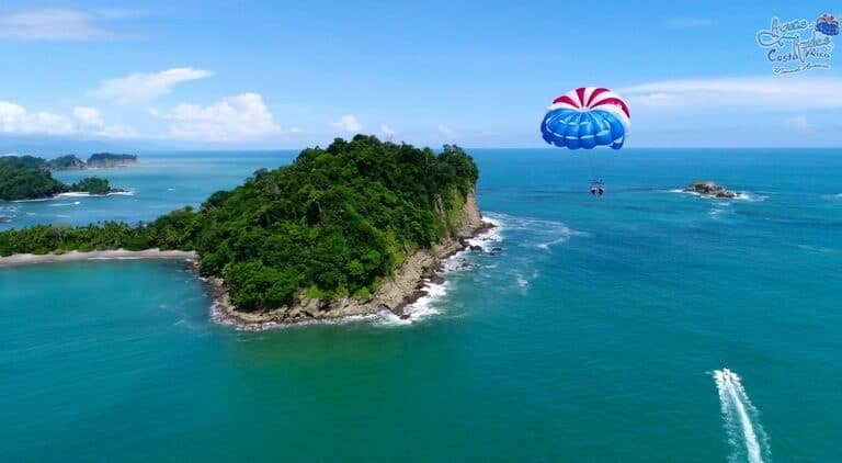 parasailing in costa rica at