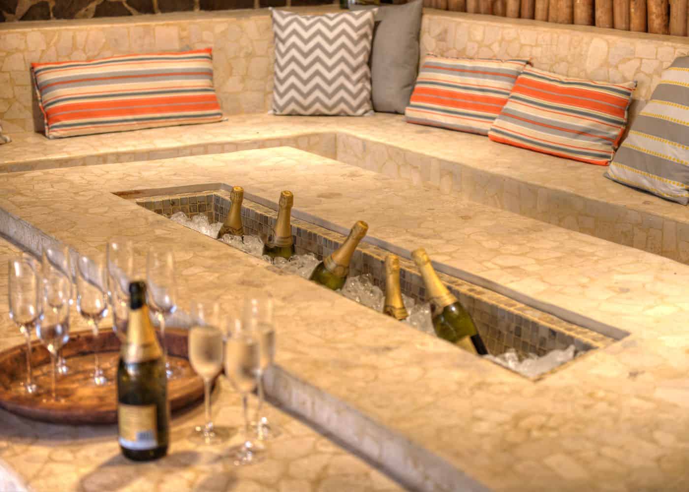Pool Lounge