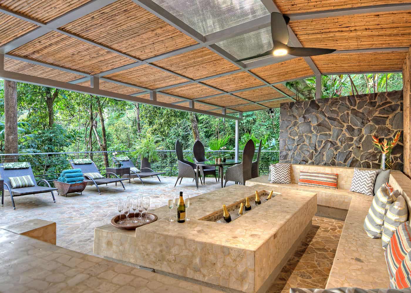 Pool Lounge