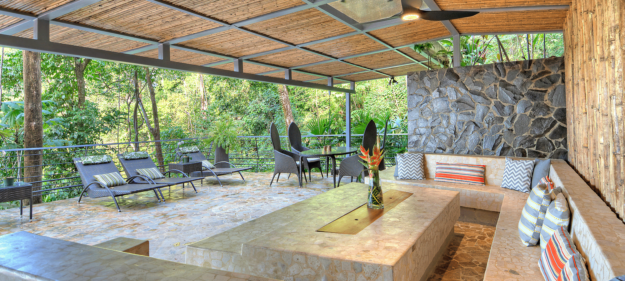 Pool Lounge
