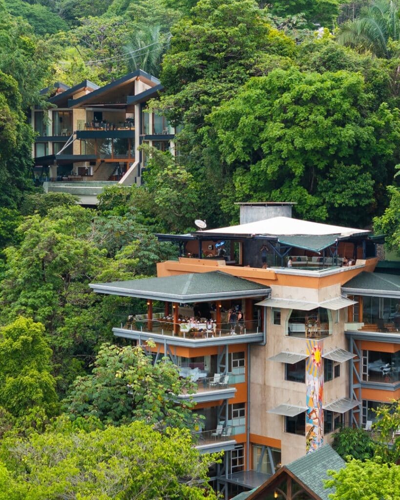 luxury villa rental for family reunion with 30 people